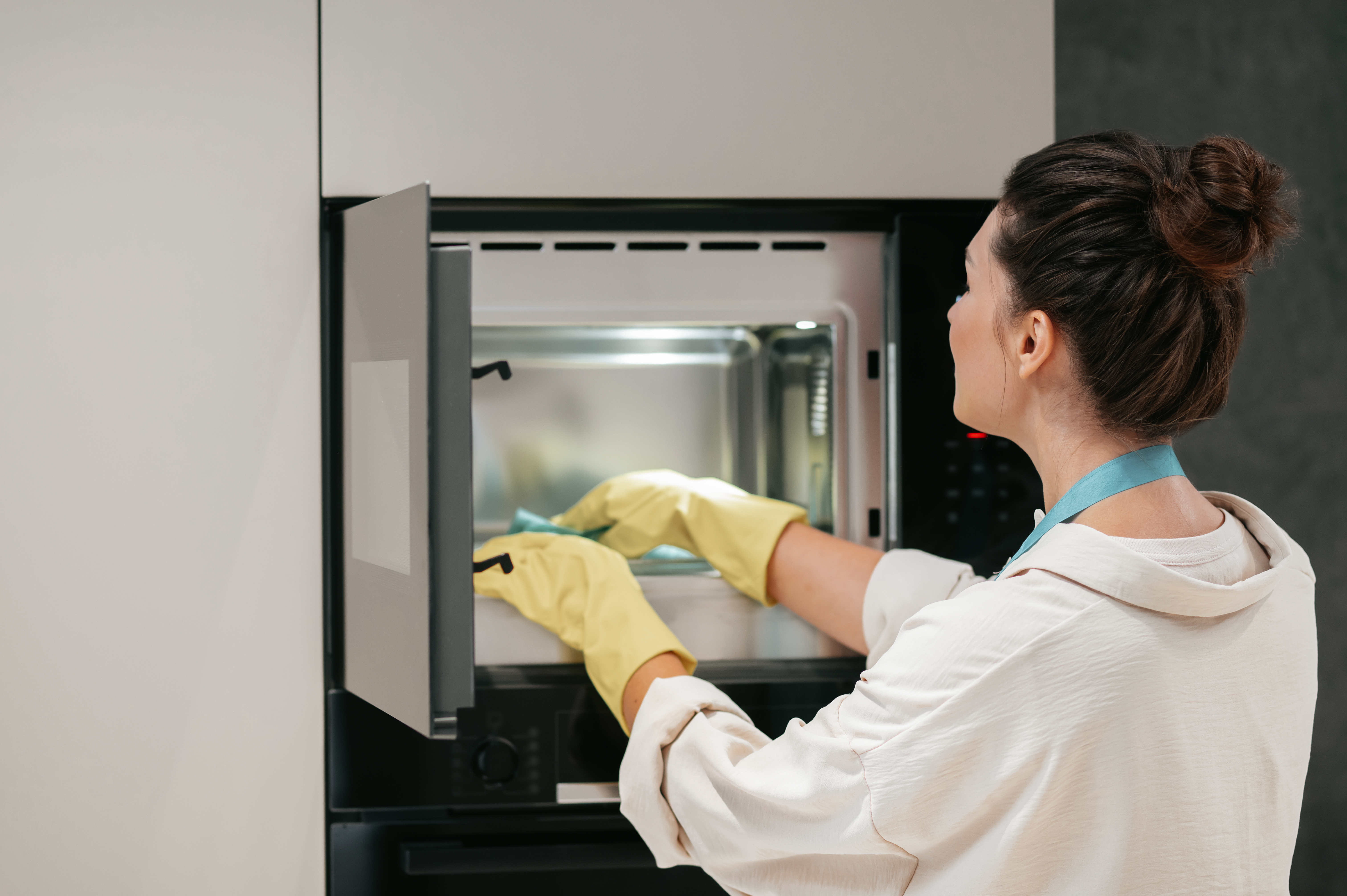 Limpieza de microondas sin químicos y con productos naturales